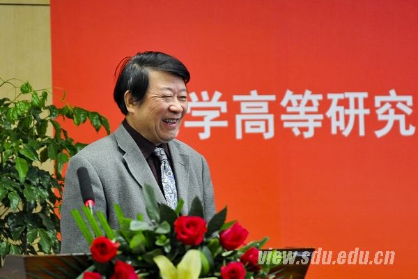 山东大学光学高等研究中心主任方家熊院士发表讲话