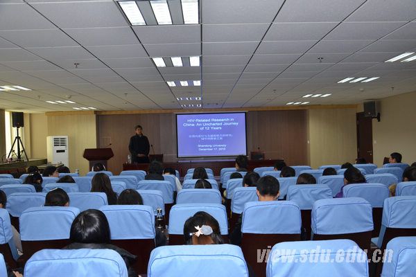 美国韦恩州立大学李晓铭教授山大作报告