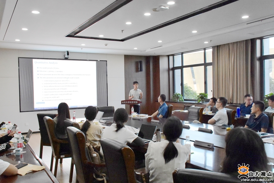 经济学院举办第93期青联学术午餐会